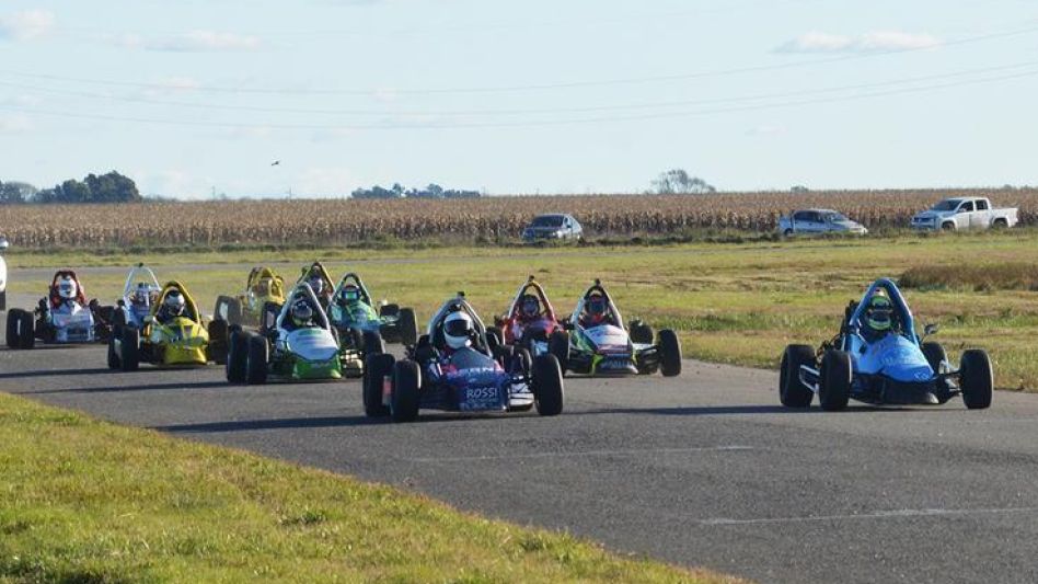  Promocional del Centro y Fórmula Azul   se presentan en el circuito del AMCA