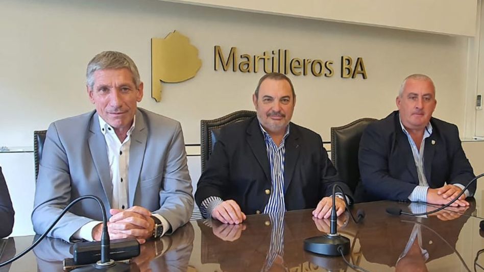 El vice presidente, Alfredo Lavalle, el presidente, Luis Colao y el tesorero, Nahuel Gangoti, respectivamente.