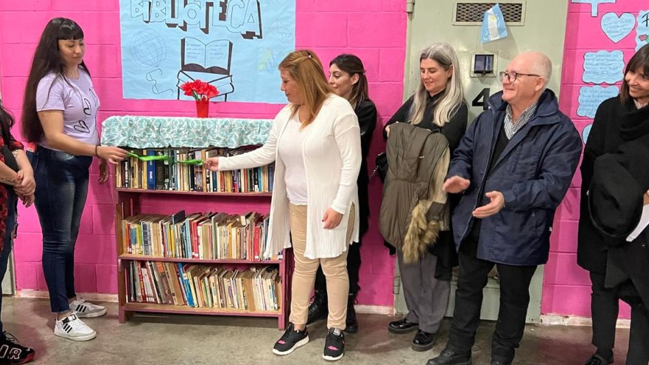 Inauguración del Tercer Pabellón Literario en la Cárcel de Mujeres de Azul