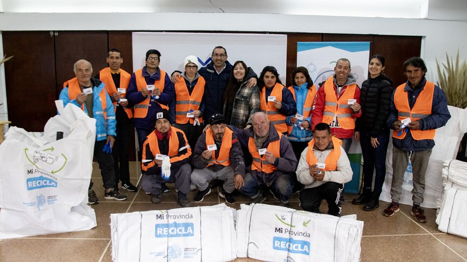 Entrega de elementos + censo a recuperadores urbanos