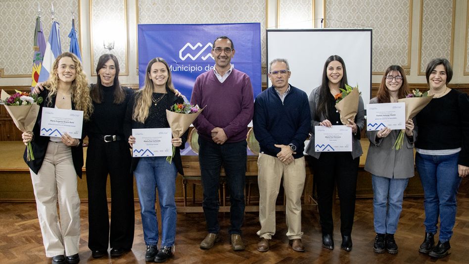 Entrega de certificados a residentes médicos