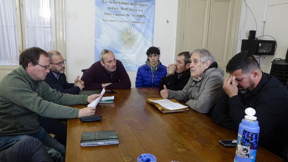 Leandro Méndez durante la reunión del Comité de Transporte que se realizó el miércoles pasado en el recinto del Concejo Deliberante de Azul.    PRENSA/CONCEJO DELIBERANTE