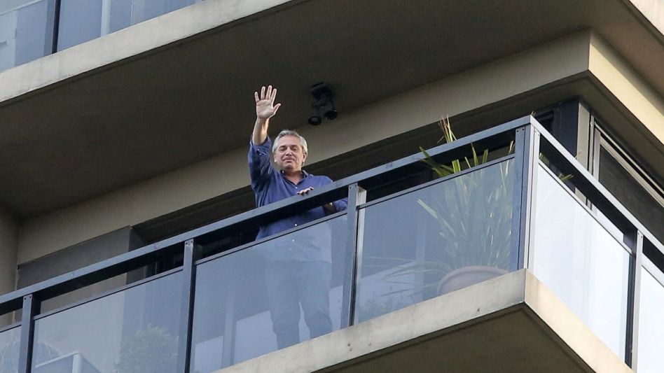 Allanaron el departamento de Alberto Fernández, que renunció a la presidencia del PJ