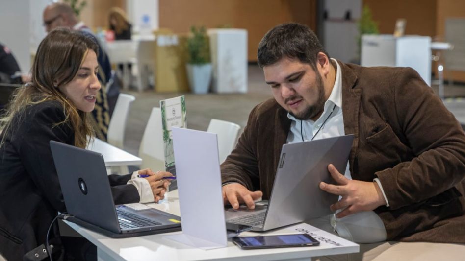 En representación de la comuna, formaron parte del evento el secretario de Desarrollo Productivo Local, Arraigo y Empleo Nicolás Tumminaro y el director de Turismo y Comercio Pedro Stancanelli.