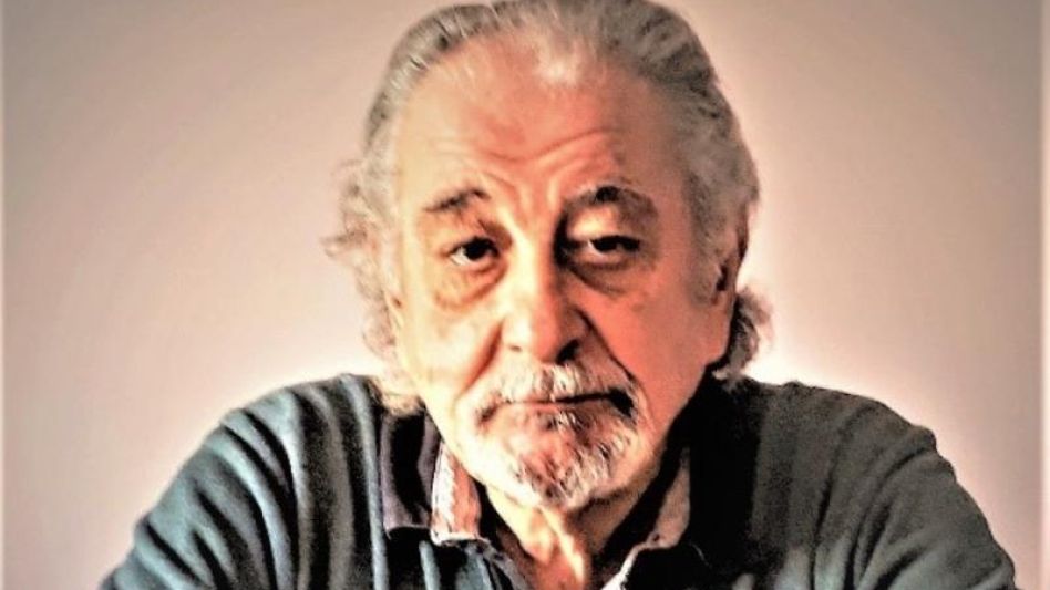 Daniel Armentano, un hombre de 80 años originario de Azul, vive actualmente en Mar del Plata junto a su familia.