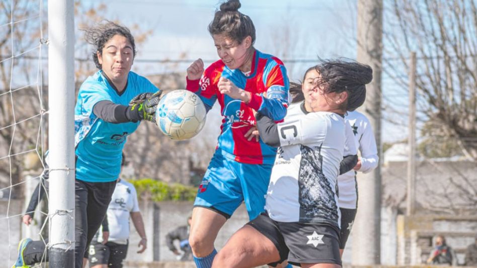En Fútbol Femenino, San José doblegó, en un emotivo partido, a Athletic por 1 a 0. NICOLÁS MURCIA