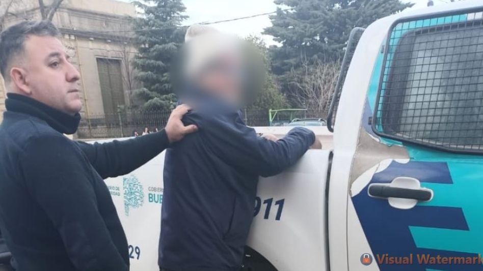 El acusado de este caso de exhibiciones obscenas quedó privado de la libertad en la comisaría primera. FOTO: CPA/PBA