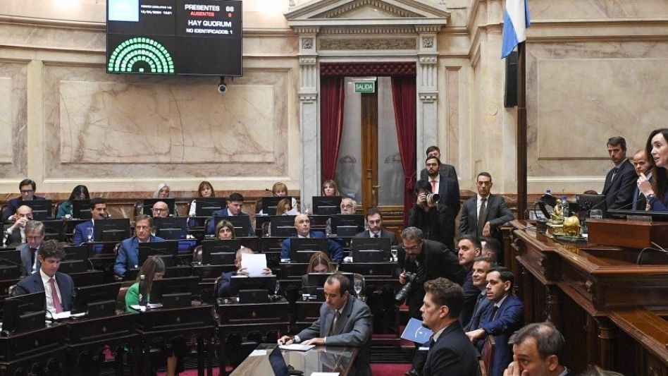 Luego del escándalo, los senadores dieron marcha atrás con el aumento de sus dietas