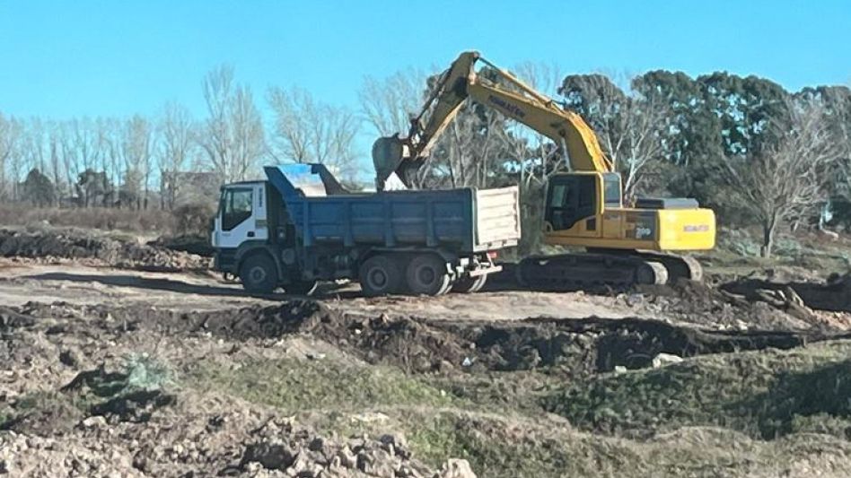 Desde Podemos Azul se radicó una denuncia en la UFI 13 para que se investigue la extracción de tosca en el ex Monte Frutal.  