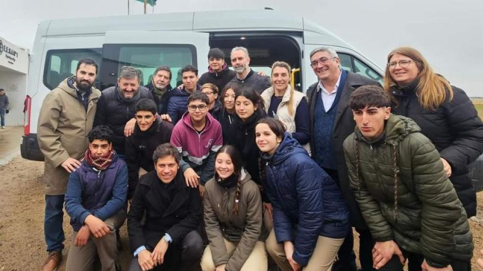 La diputada provincial Laura Aloisi acompañó al gobernador Axel Kicillof durante la visita que el mandatario bonaerense realizó a la ciudad de General Alvear.  PRENSA LAURA ALOISI  