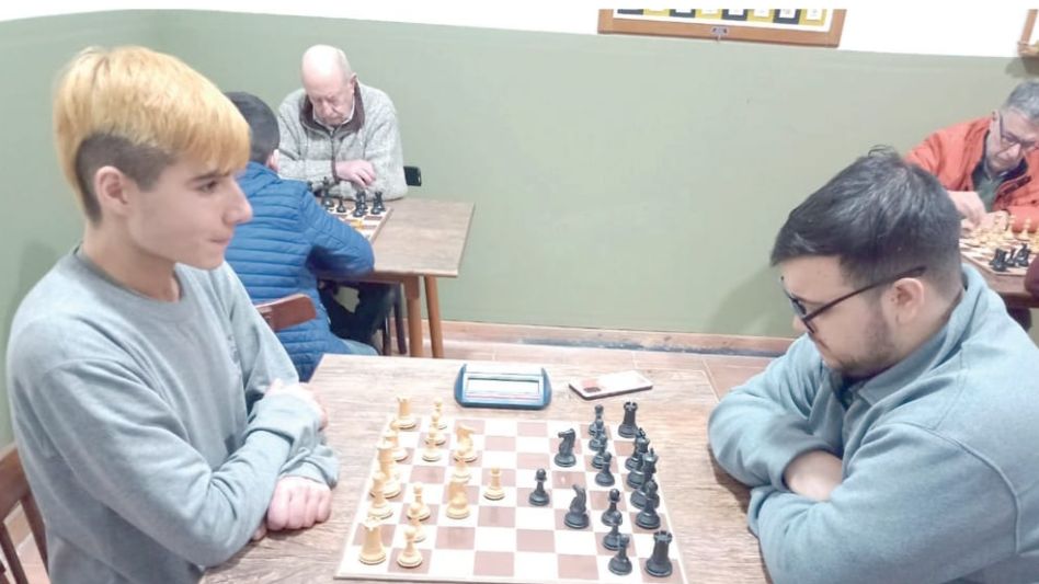 Jonás Prezioso con piezas blancas, frente a Santino Pentito se enfrentaron por el torneo Rápido de 15 + 10. 