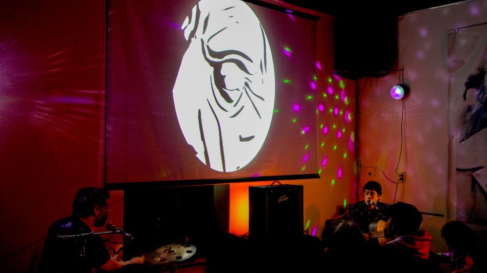 Velada cultural a sala llena en el Paisano Frías