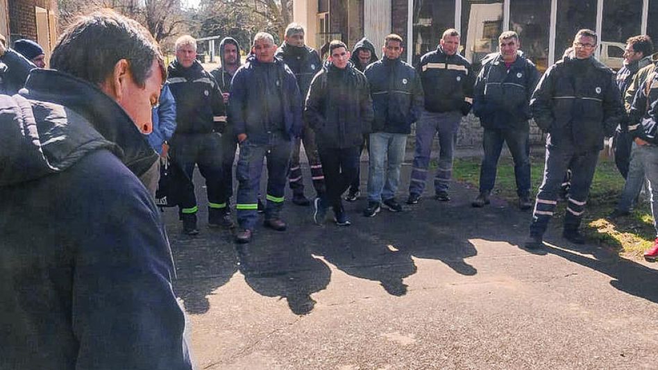 El lunes, en Fanazul, se realizó la asamblea de trabajadores con el fin de informar la decisión comunicada desde el directorio de Fabricaciones Militares.