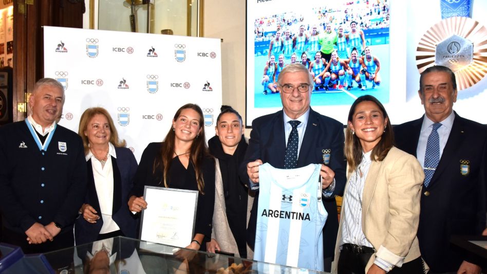 A un mes del inicio de los JJOO, el COA homenajeó en su sede a los atletas que participaron de la fiesta deportiva más grande del mundo. Entre ellos, estuvo Clara Barberi. Foto: gentileza COA.