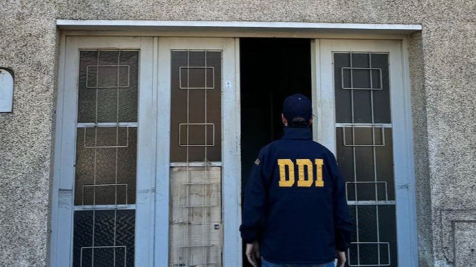 El inmueble donde reside la mujer investigada está situado sobre la calle Burgos. FOTO: DDI AZUL/PBA