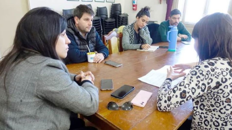 El presidente del Centro de Martilleros de Azul, Alejandro Magno, durante un tramo de la reunión que mantuvo el martes pasado con concejales.
