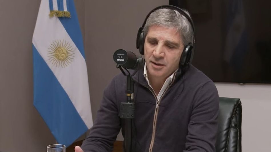 Oficial: las empresas pueden facturar en dólares y se viene una tarjeta de débito en esa moneda