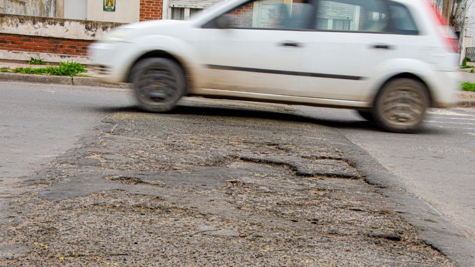  Reclaman solución ante el mal estado  de los reductores de velocidad en Azul