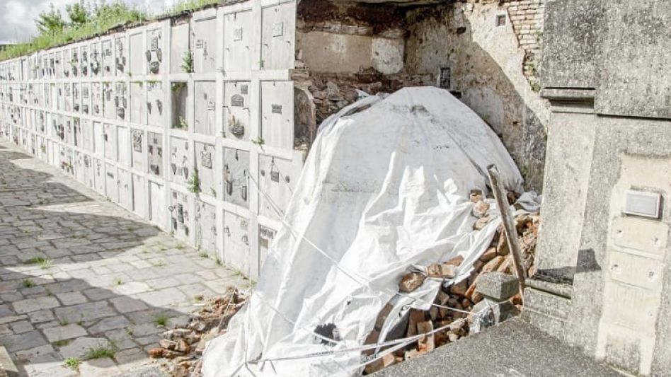 Por la crisis, el Municipio admite que no puede  reparar el sector de los nichos derrumbados