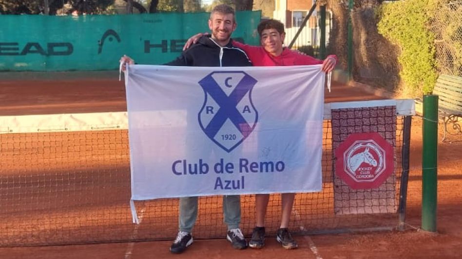 Kevin Vena, junto al profesor Juan Ignacio De Bernardo, en el Nacional G1 que llevó a cabo en Córdoba. 
