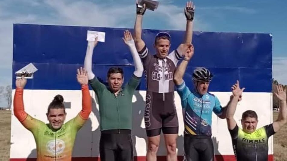 Podios azuleños en Tapalqué 