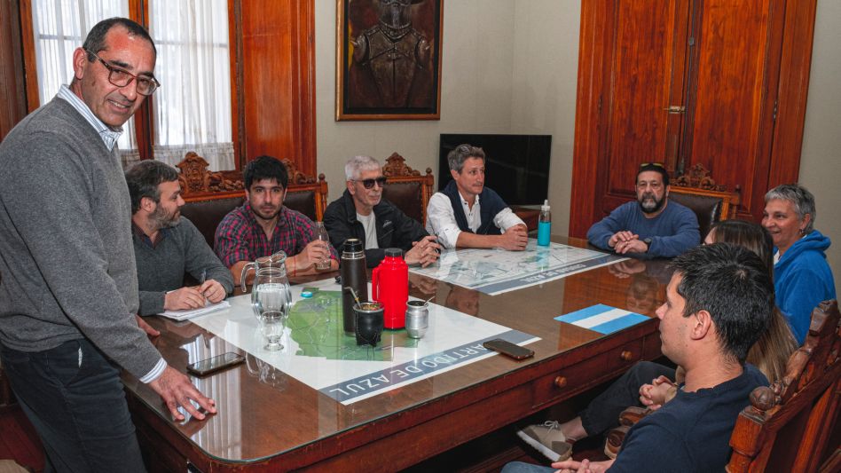El intendente Nelson Sombra, acompañado por funcionarios de su gabinete, recibió a integrantes de la comisión directiva del STMA. 