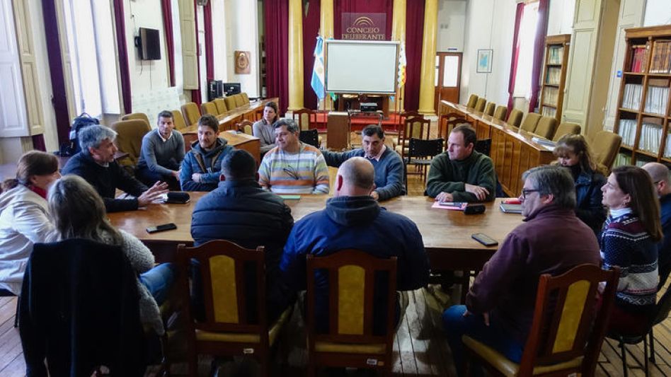 Representantes del gremio SOEMPA durante la reunión mantenida con concejales de diferentes bloques políticos.  PRENSA CONCEJO DELIBERANTE