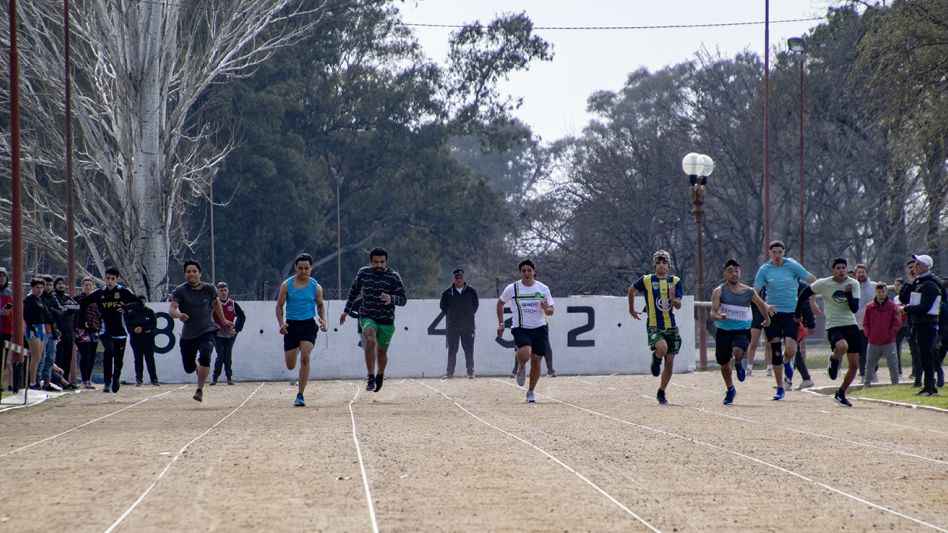 Con actuaciones de alto nivel, la Escuela Municipal de Atletismo promueve la formación de nuevos deportistas