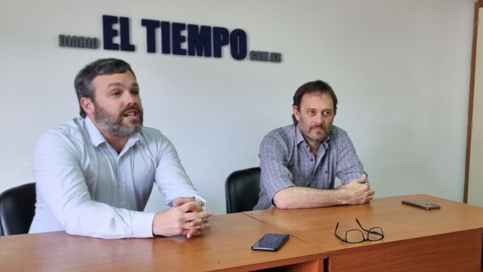 El secretario de Gobierno, Ignacio Pallia, y el secretario de Salud, Hernán Combessies, ayer, durante la entrevista con este diario.  PRENSA MUNICIPAL