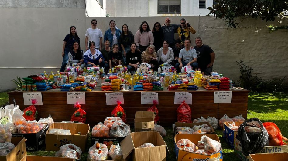 Los alimentos y productos de limpieza que se lograron juntaron fueron entregados en distintos comedores comunitarios de esta ciudad.