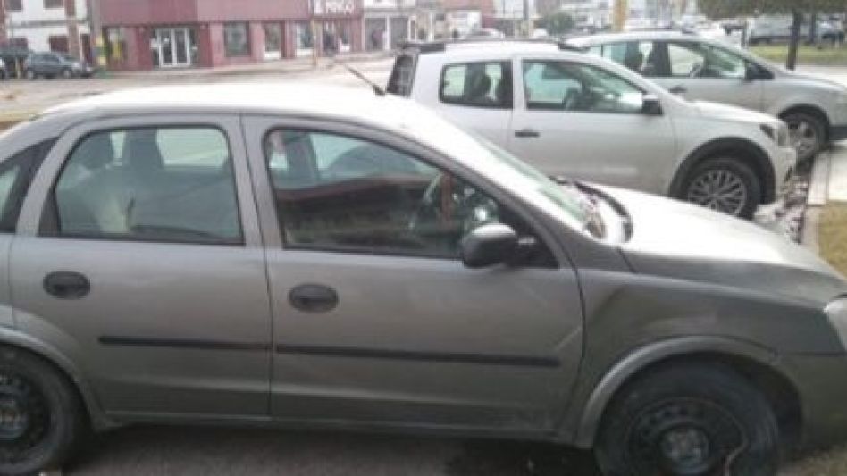 El automóvil que al parecer usó para cometer este robo en Azul fue hallado en Mar del Plata. FOTO: PBA/ARCHIVO