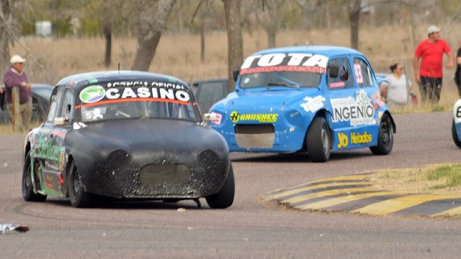 El rendidor del Reanult Gordini del binomio compuesto por Xavier Gorostieda y Braia Stracquadaini, que le permitió a éste último piloto ganar la Promo del Centro. Foto: gentileza Miguel Angel. 