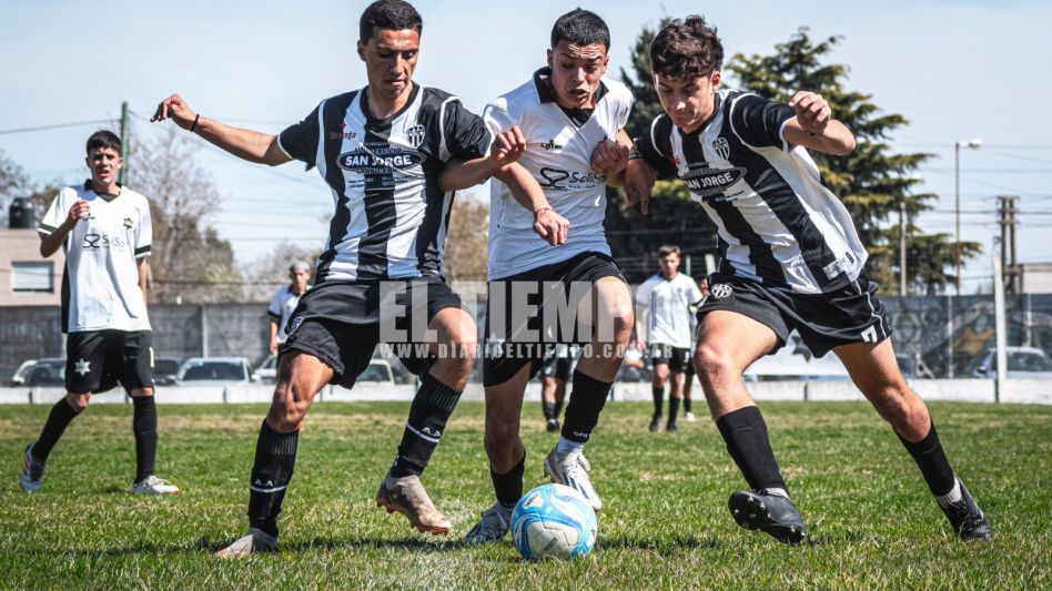 Alumni se quedó con el clásico de Reserva, al superar a Athletic por 1 a 0. FOTOS NICOLÁS MURCIA