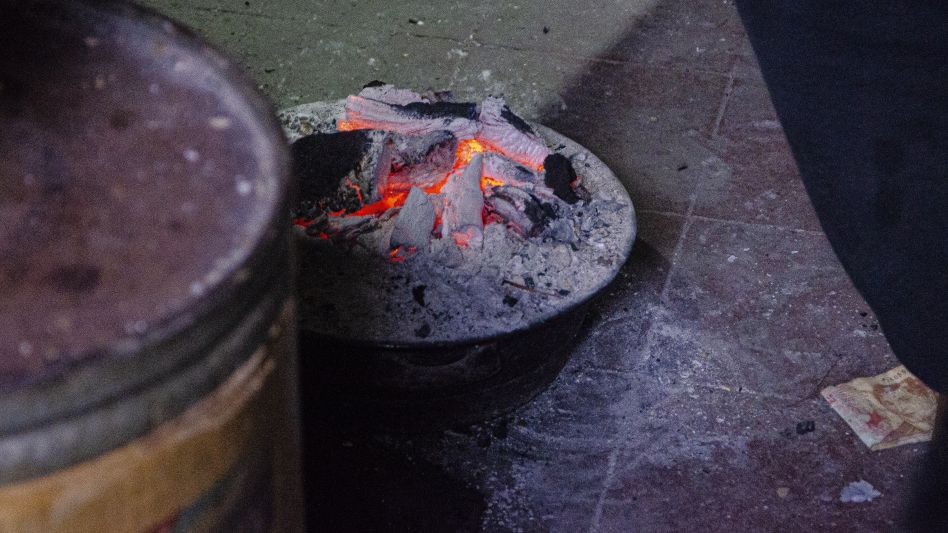 El recipiente donde cocina Mabel.  