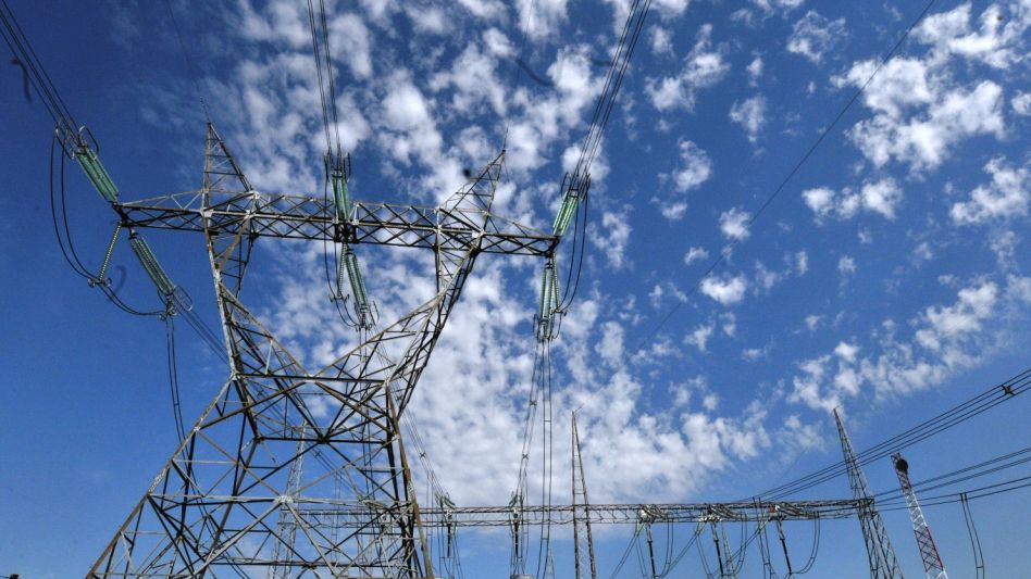 Pese a los aumentos de tarifas, el Gobierno avisa que "el verano será complicado por los cortes de luz"