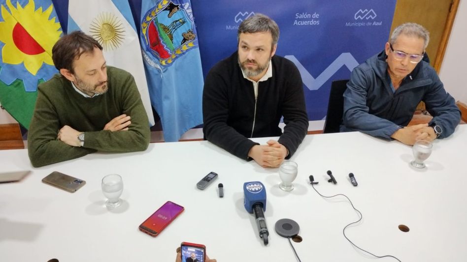 El titular del área de Salud de la comuna, Dr. Hernán Combessies; el secretario de Gobierno, Ignacio Pallia y el Dr. Diego Azcona, director del Hospital Dr. Ángel Pintos.