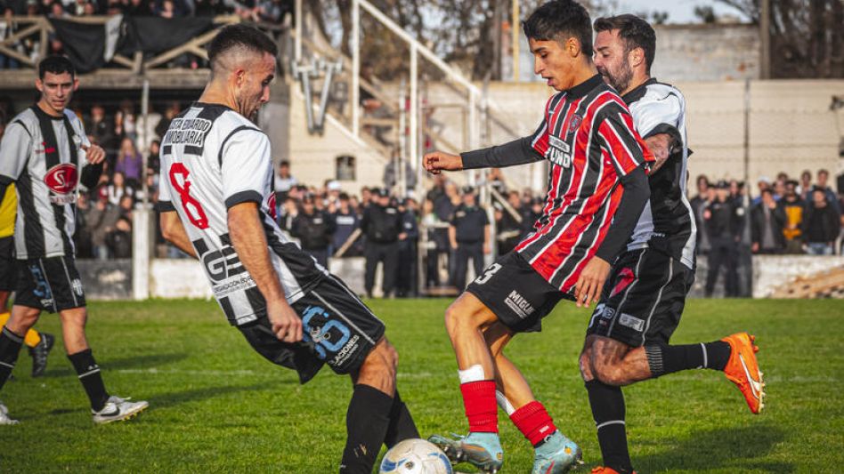 Alumni y Chacarita volverán a verse las caras luego de la final del Apertura.NICOLÁS MURCIA