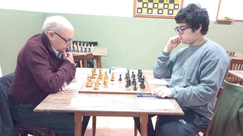 Alfredo Ronchetti, conduciendo las blancas, se impuso a Nicolás Gorga. 