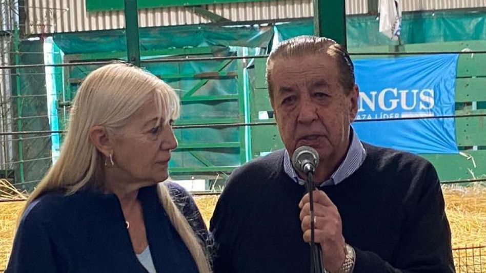 Griselda y Alberto Guil, agradecidos y muy felices durante la venta del pasado martes en El Mirador. 