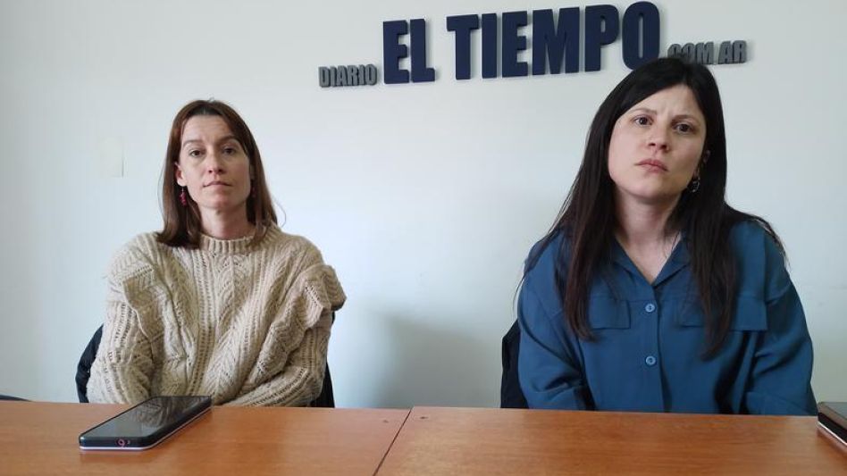 Victoria Fraga y Yanina Moulia, integrantes de la Mesa Local Intersectorial de Prevención y Abordaje de la Violencia Familiar y por razones de Género de Azul, durante la entrevista con EL TIEMPO.