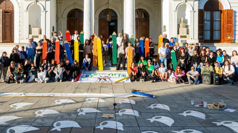 Estudiantes y jóvenes de esta ciudad durante la jornada que recordó un nuevo aniversario de La Noche de los Lápices. NACHO CORREA