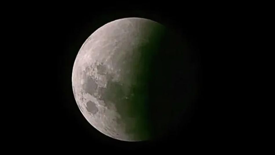 Un eclipse parcial de Luna podrá observarse este martes en todo el país