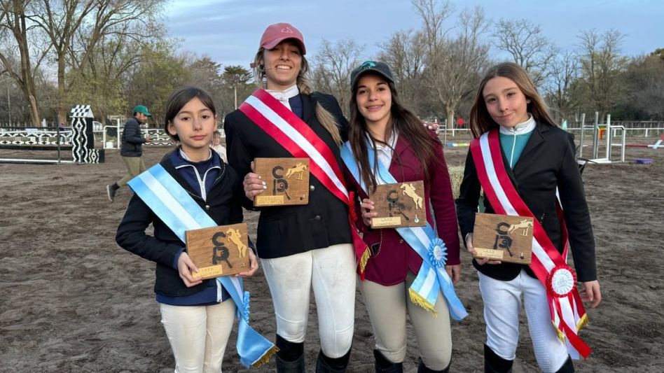 Yasmín Senra, Camila Tomas, Martina Barbieri y Celina Urrutti fueron las amazonas que representaron al Campo Hípico La Camila en Coronel Pringles. 