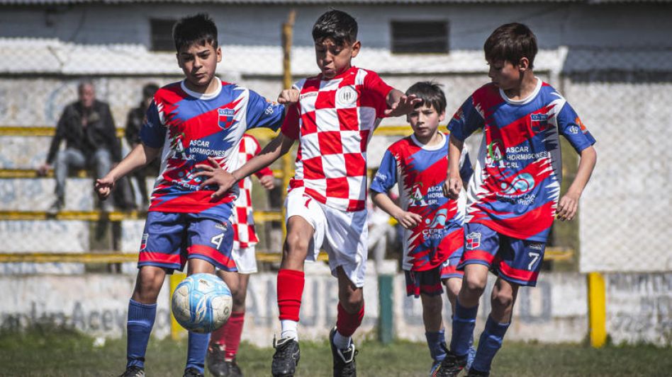 San José superó a Estrellas por 1 a 0 y se mantiene como líder de la Copa de Plate en Décima División.  FOTOS: NICOLÁS MURCIA
