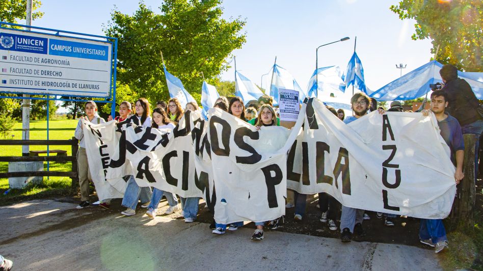 El pasado 23 de abril los estudiantes y docentes de la UNICEN se movilizaron en lo que fue la primera Marcha Federal Universitaria.  ARCHIVO/NACHO CORREA