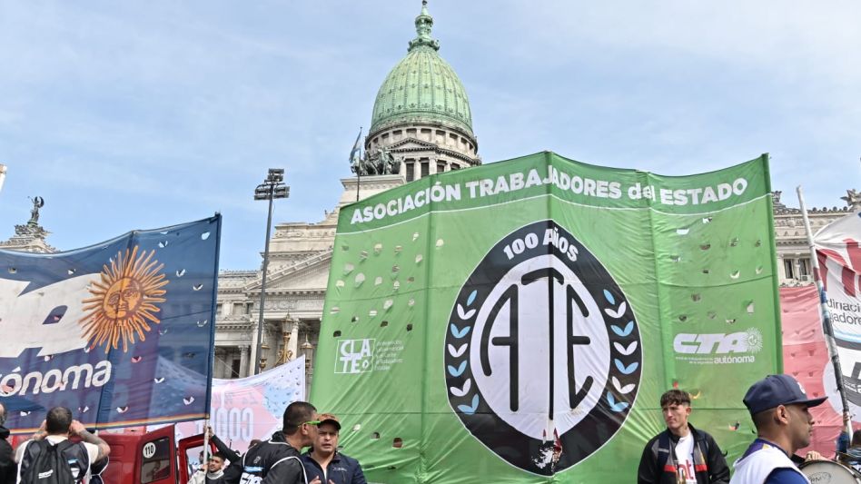 El gobierno afirma que ahorró $36 mil millones con el ajuste del empleo público