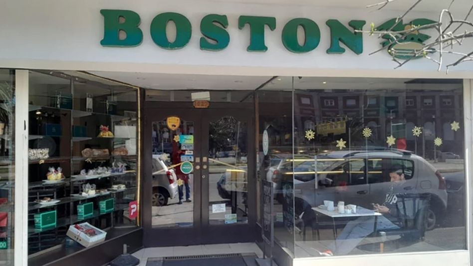 Cierra la Boston: los trabajadores de la confitería marplatense le entregan las llaves a la Justicia