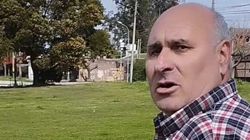 Uno de los condenados por el crimen de Natalia Melmann fue visto caminando por un parque en Mar del Plata