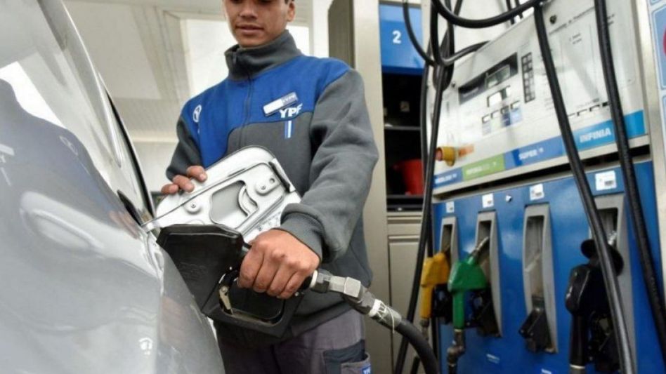 YPF anunció que bajará 1% el precio de la nafta y 2% el gasoil