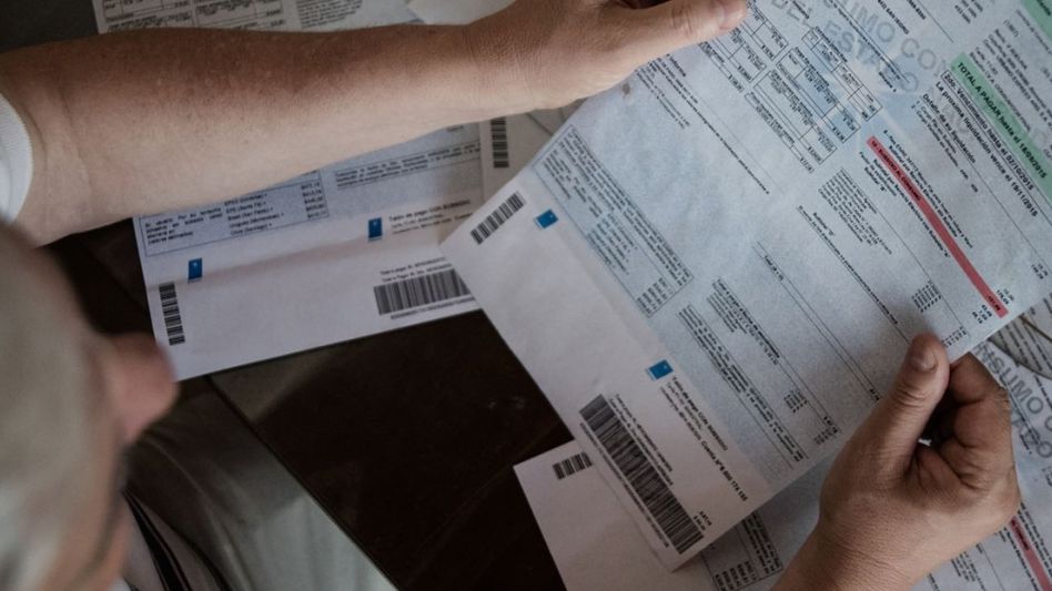 Golpe al bolsillo y presión a la inflación: ocho subas y dos bajas que llegan con octubre